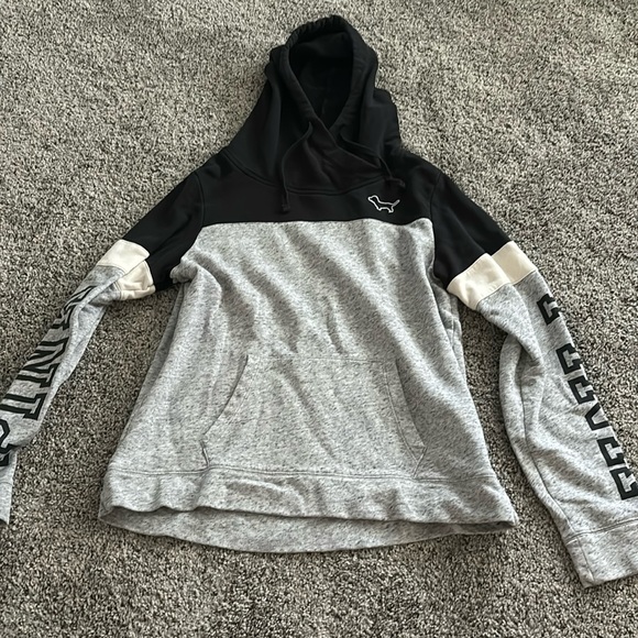 Victoria Secret Pink sweatshirt. Size medium. Barely worn. - Picture 1 of 2